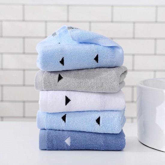 Factory direct sale of pure cotton face towels. Soft, solid-colored, cotton, thickened adult towels with logos for wholesale gifts.