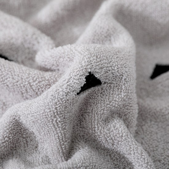 Factory direct sale of pure cotton face towels. Soft, solid-colored, cotton, thickened adult towels with logos for wholesale gifts.