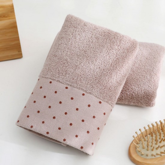 Factory direct sale of popular wide satin absorbent cotton towels, polka dot thickened face wash towels, gauze face towels, wholesale and custom.