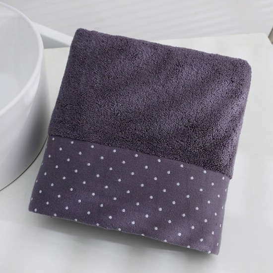 Factory direct sale of 32-strand polka dot wide forged adult bath towels, 70*140, eco-friendly and skin-friendly for hotels.