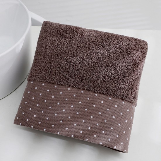 Factory direct sale of 32-strand polka dot wide forged adult bath towels, 70*140, eco-friendly and skin-friendly for hotels.