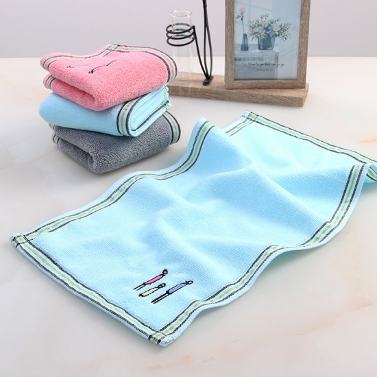 Family cartoon embroidered children's towels, pure cotton bibs, baby face wash towels, cute cartoons available.