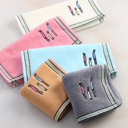 Family cartoon embroidered children's towels, pure cotton bibs, baby face wash towels, cute cartoons available.