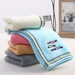 Family cartoon embroidered children's towels, pure cotton bibs, baby face wash towels, cute cartoons available.