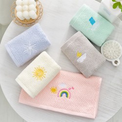 Two-pack of weather-safe cotton face towels, cute, embroidered, soft and absorbent, wholesale for baby and children, maternity and infant products Two-pack of weather-safe cotton face towels, cute, embroidered, soft and absorbent, wholesale for baby and children, maternity and infant products
